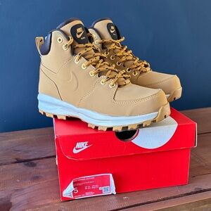 Women’s Manoa Lace-Up Boot